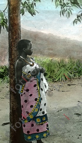 Afrikanisches Mädchen | African girl - Foto foticon-simon-192-049.jpg | foticon.de - Bilddatenbank für Motive aus Geschichte und Kultur